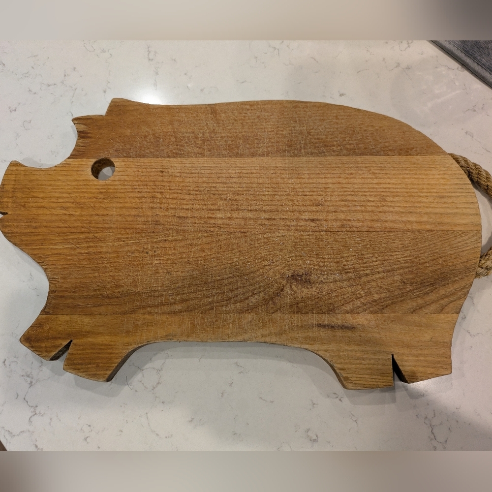 Pig-Shaped Wooden Cutting Board